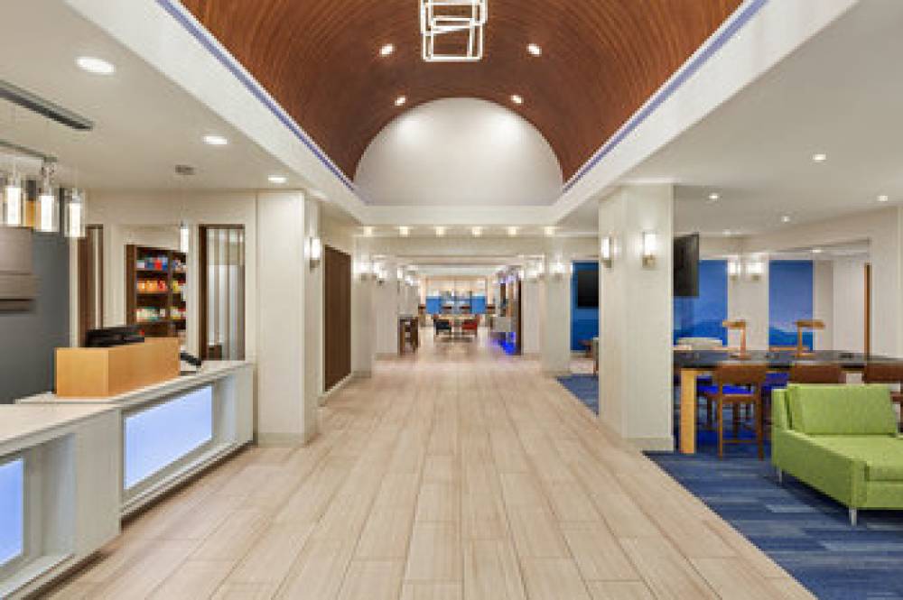 Holiday Inn Express & Suites Mission Mcallen Area
