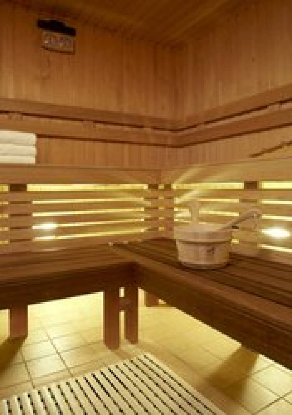 HOLIDAY INN STES AIRPORT BY IHG 3