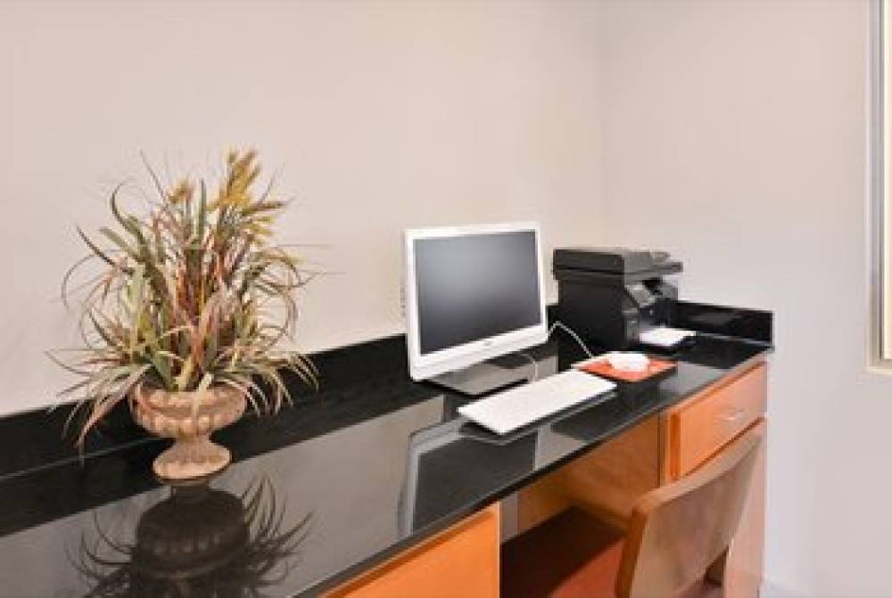 Holiday Inn Express & Suites MOORESVILLE - LAKE NORMAN 5