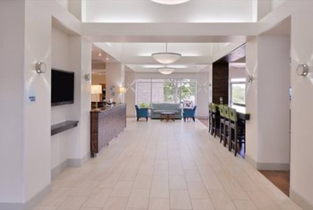 Holiday Inn Express & Suites MOORESVILLE - LAKE NORMAN 8