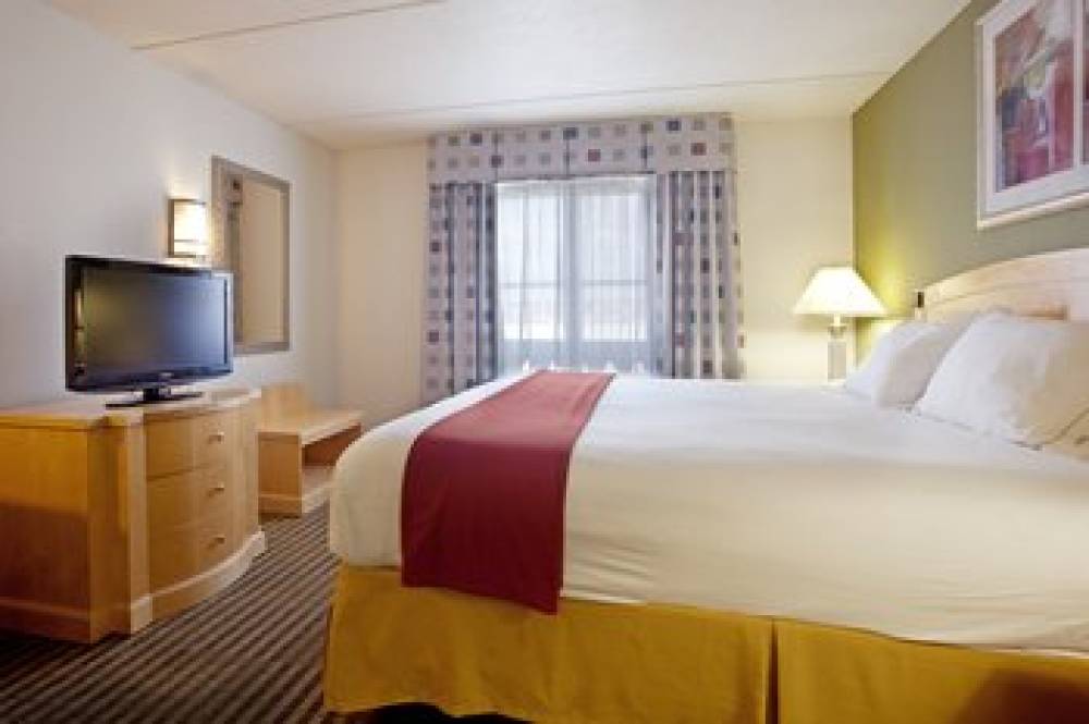 Holiday Inn Express & Suites MOORESVILLE - LAKE NORMAN 2