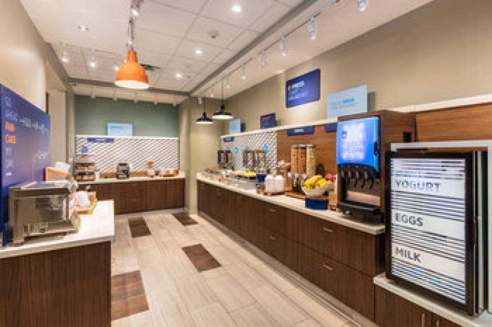 Holiday Inn Express & Suites MORENO VALLEY - RIVERSIDE 3