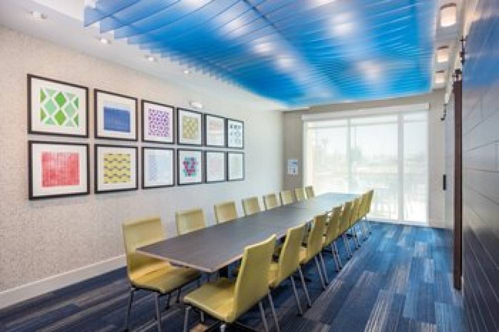 Holiday Inn Express & Suites MORENO VALLEY - RIVERSIDE 8