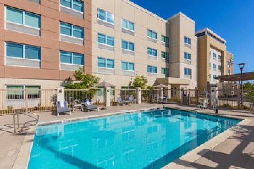 Holiday Inn Express & Suites MORENO VALLEY - RIVERSIDE 4