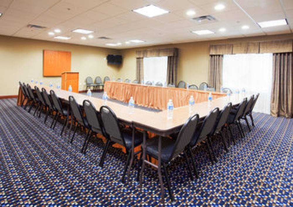 Holiday Inn Express & Suites MOUNT AIRY 1