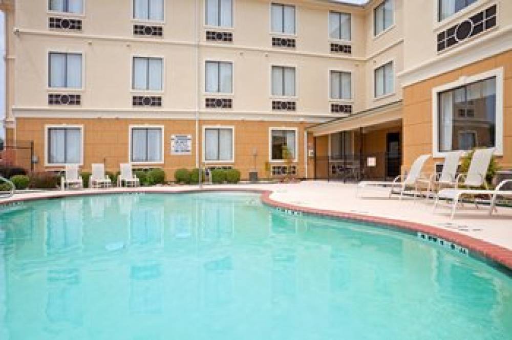 Holiday Inn Express & Suites MOUNT PLEASANT 6