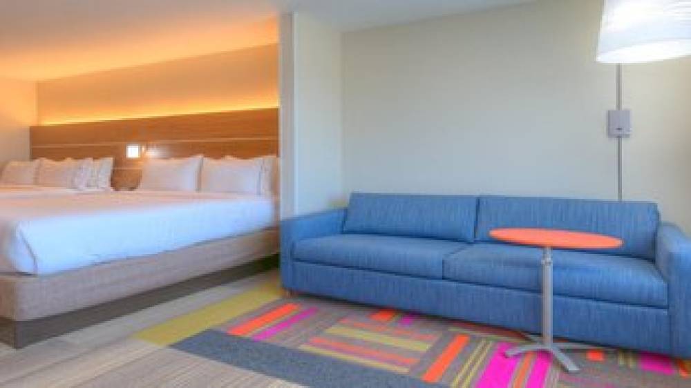 Holiday Inn Express & Suites MOUNT PLEASANT 9