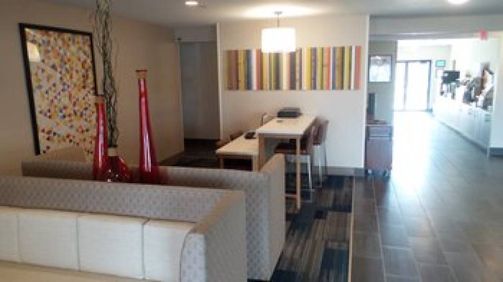 Holiday Inn Express & Suites MUNCIE 3