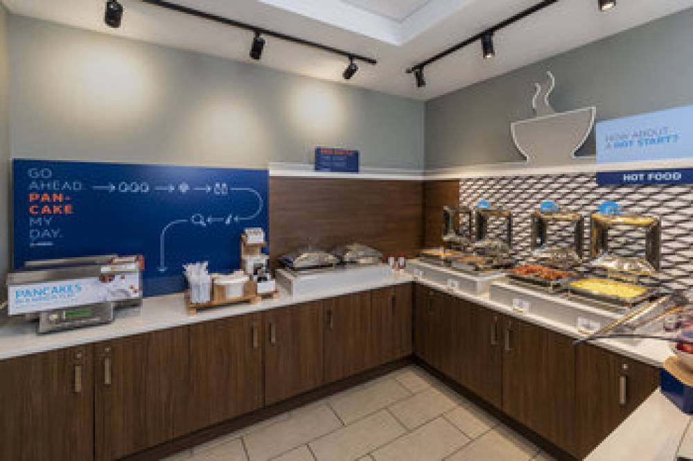 Holiday Inn Express & Suites NORTH BAY 10