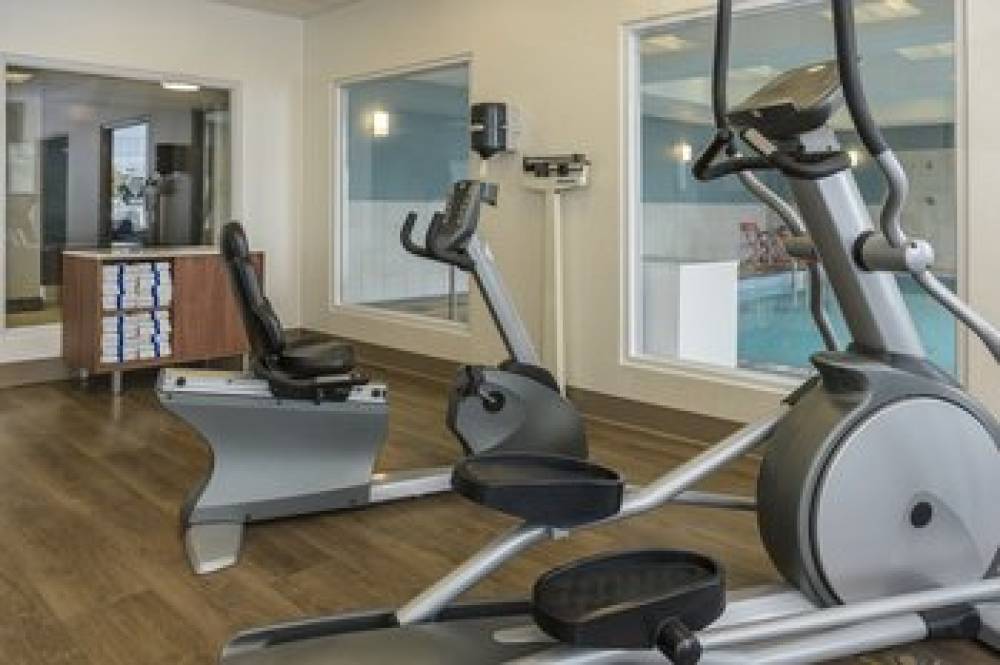 Holiday Inn Express & Suites NORTH BAY 6