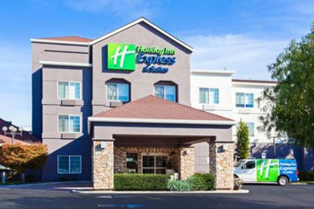 Holiday Inn Express & Suites OAKLAND-AIRPORT 1