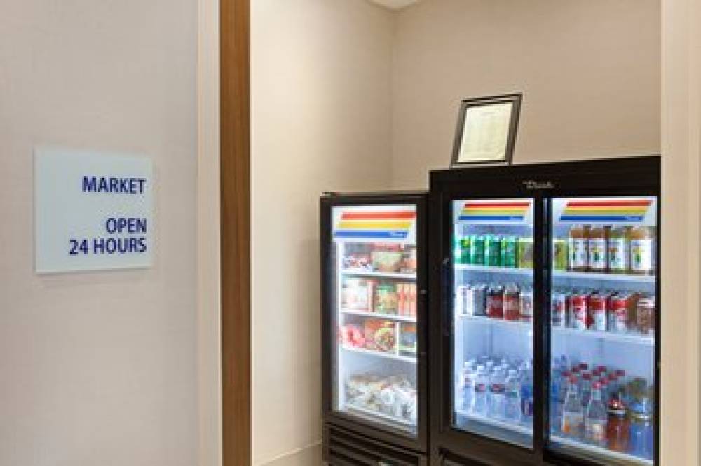 Holiday Inn Express & Suites OAKLAND-AIRPORT 8