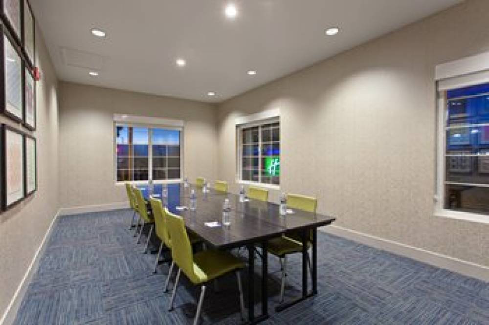 Holiday Inn Express & Suites OAKLAND-AIRPORT 6