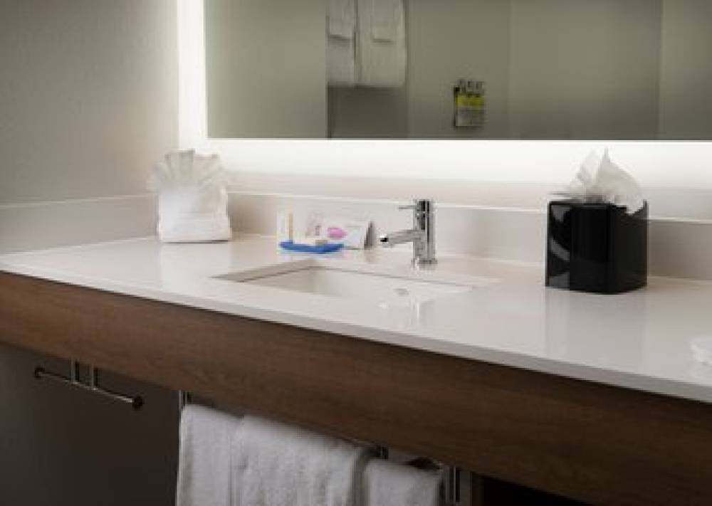Holiday Inn Express & Suites OLIVE BRANCH 2
