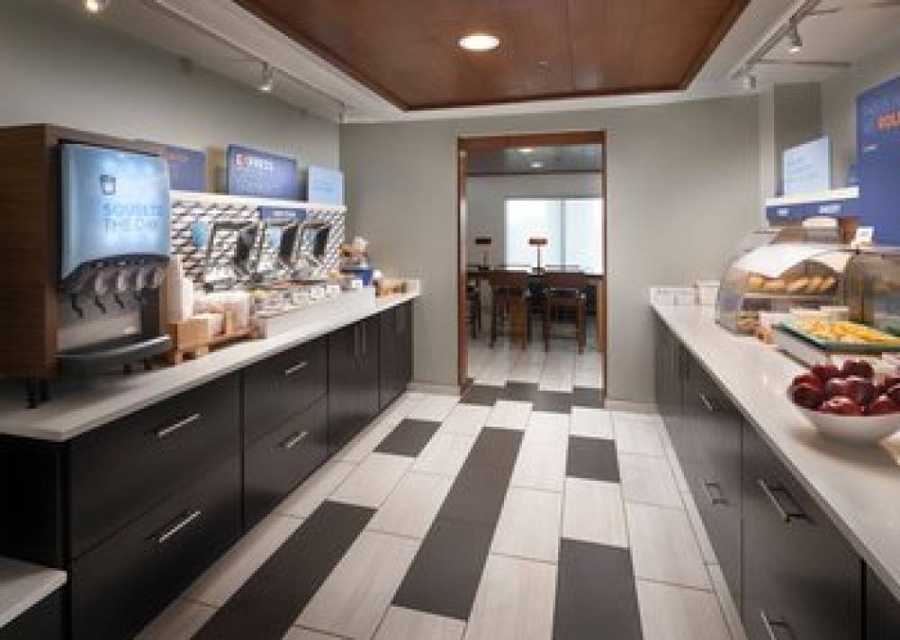 Holiday Inn Express & Suites OLIVE BRANCH 10
