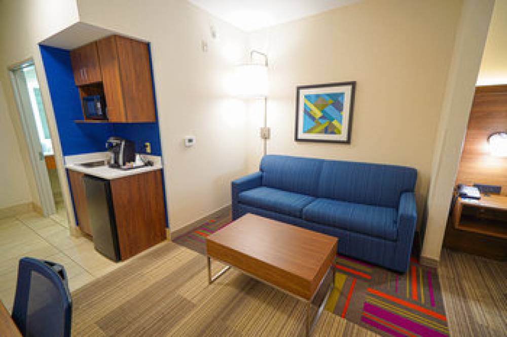 Holiday Inn Express & Suites ONTARIO 8