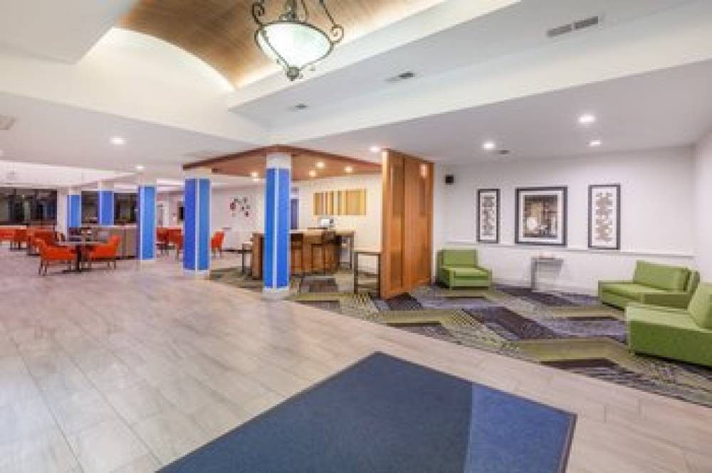 Holiday Inn Express & Suites ORANGE 5