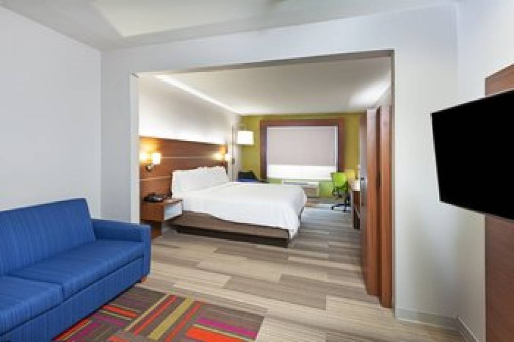 Holiday Inn Express & Suites ORANGE 6