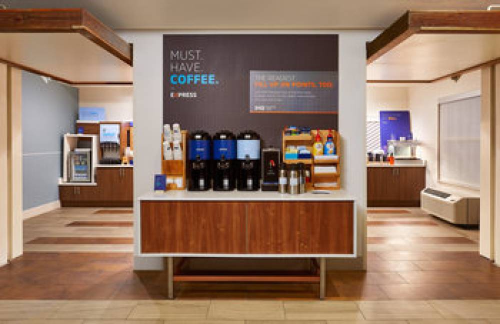 Holiday Inn Express & Suites ORLANDO INTERNATIONAL AIRPORT 8