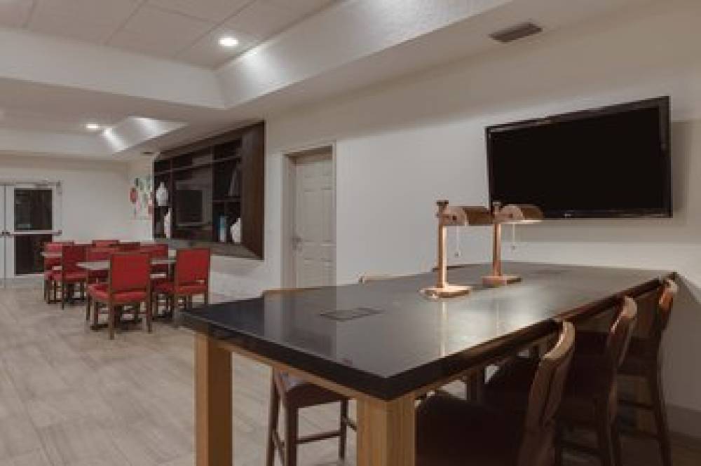 Holiday Inn Express & Suites ORLANDO INTERNATIONAL AIRPORT 7