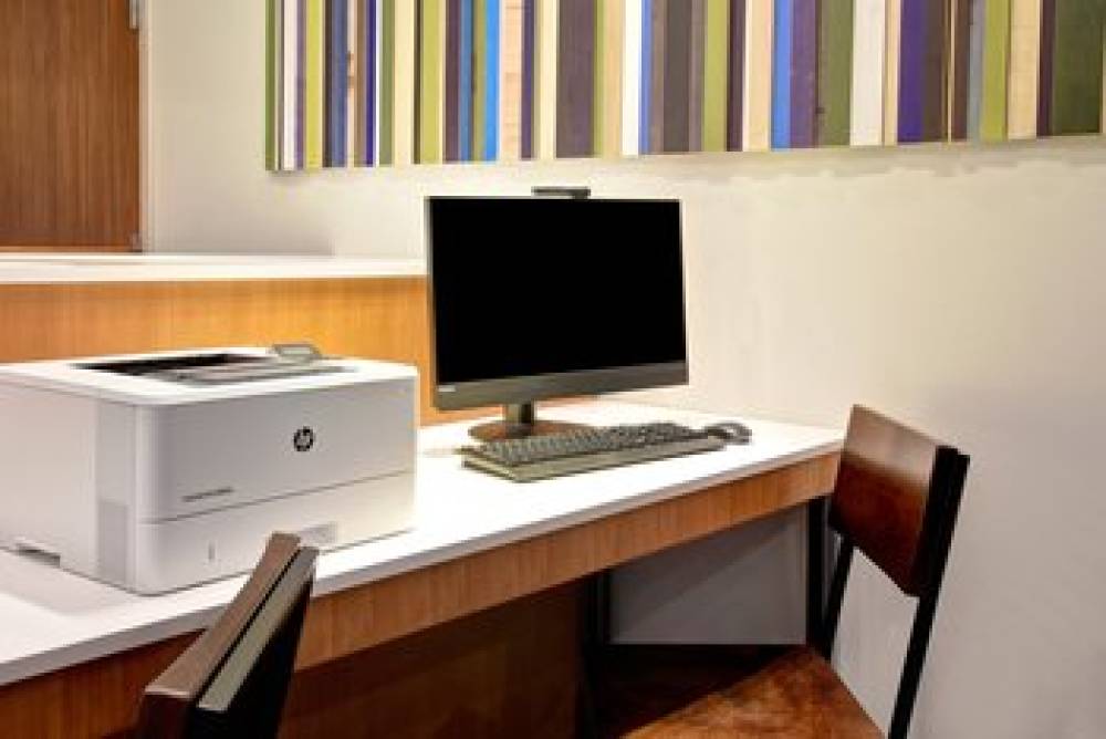 Holiday Inn Express & Suites OTTAWA 3