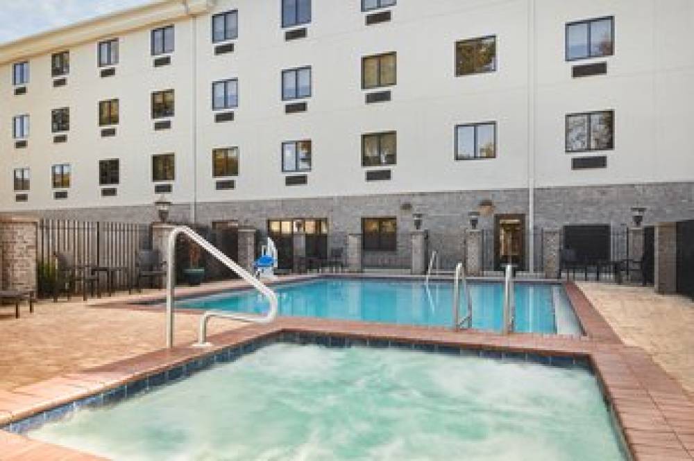 Holiday Inn Express & Suites PENSACOLA WEST-NAVY BASE 7