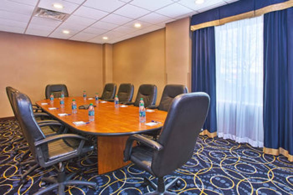 Holiday Inn Express & Suites PITTSBURGH WEST MIFFLIN 5