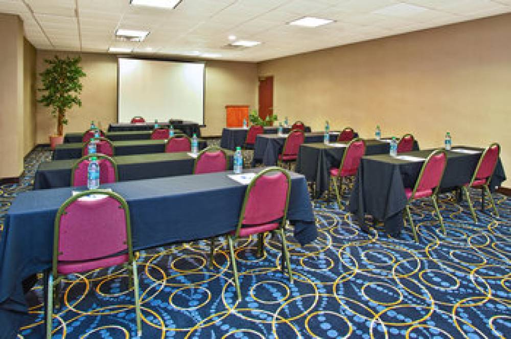 Holiday Inn Express & Suites PITTSBURGH WEST MIFFLIN 9