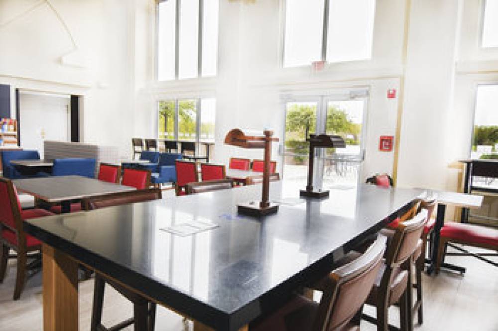Holiday Inn Express & Suites Port Clinton Catawba Island