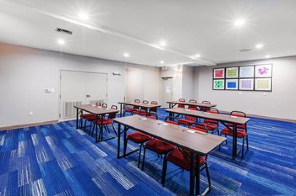 Holiday Inn Express & Suites PORT LAVACA 3