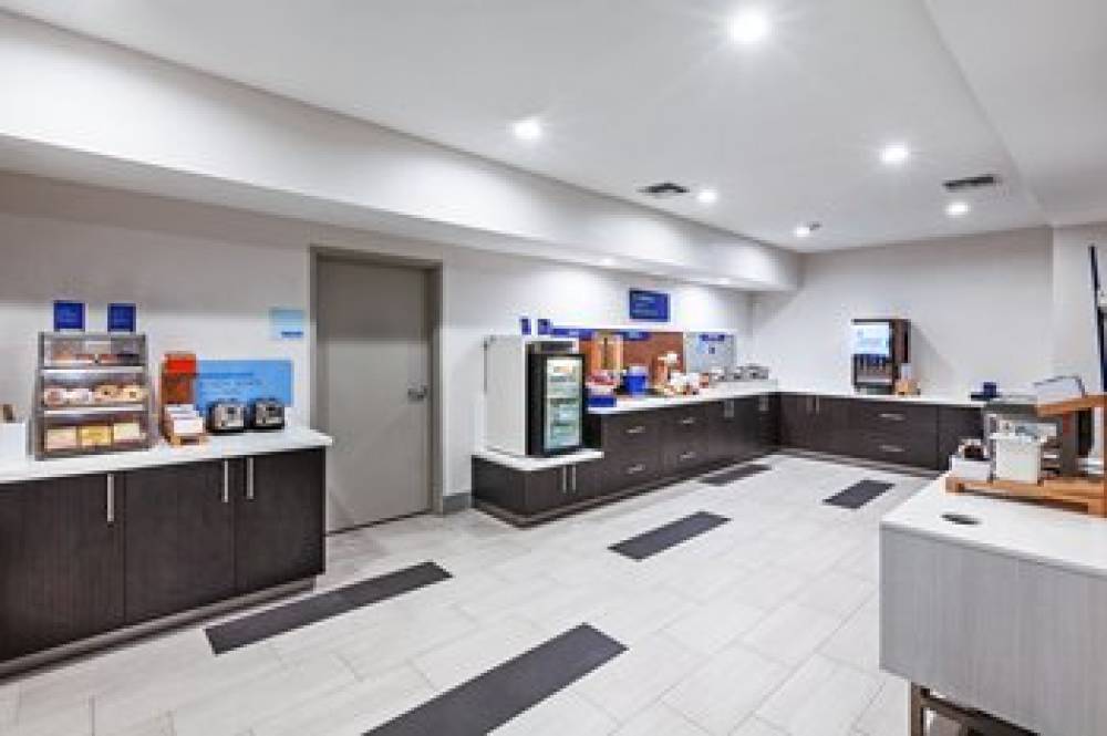 Holiday Inn Express & Suites PORT LAVACA 7