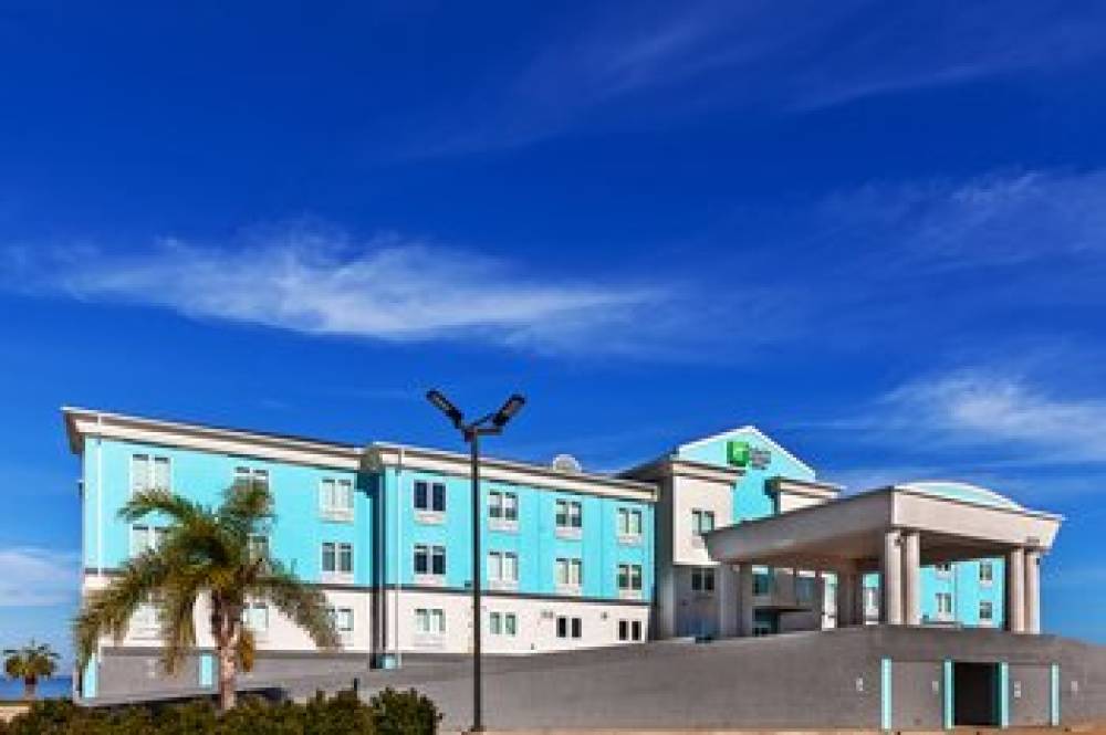 Holiday Inn Express & Suites PORT LAVACA 1