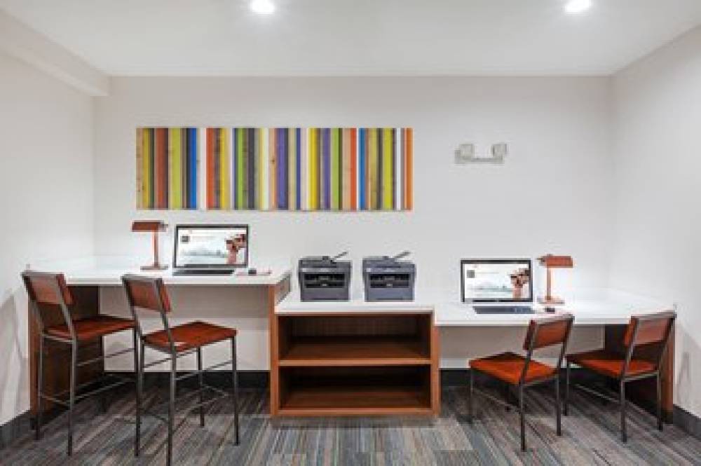 Holiday Inn Express & Suites PORT LAVACA 10