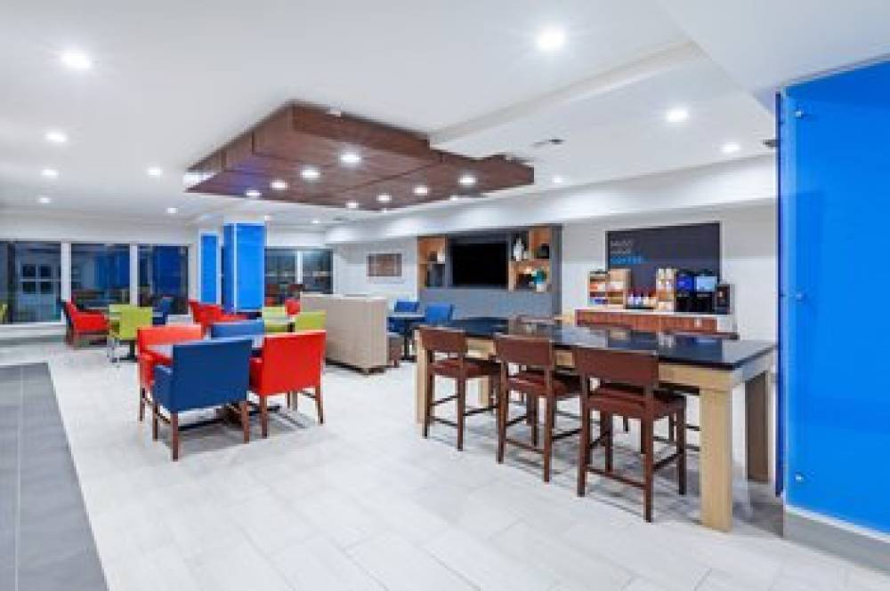 Holiday Inn Express & Suites PORT LAVACA 4