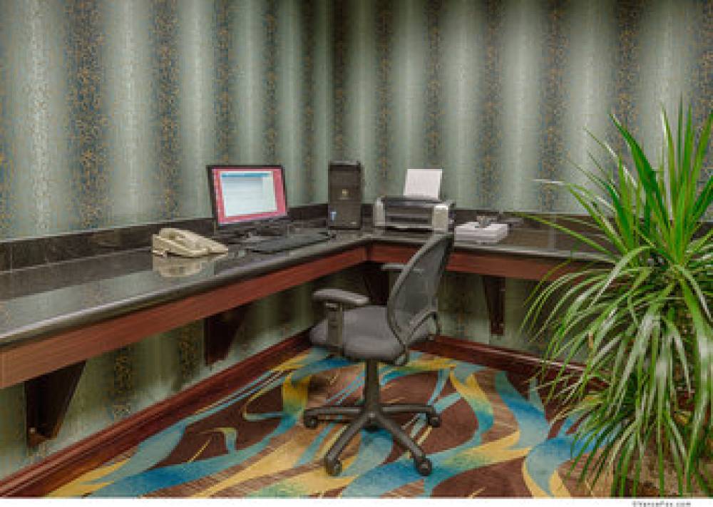 Holiday Inn Express & Suites RED BLUFF-SOUTH REDDING AREA 4