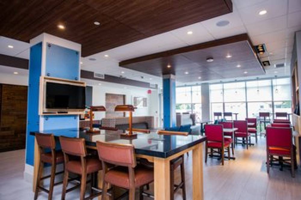 Holiday Inn Express & Suites REHOBOTH BEACH 7