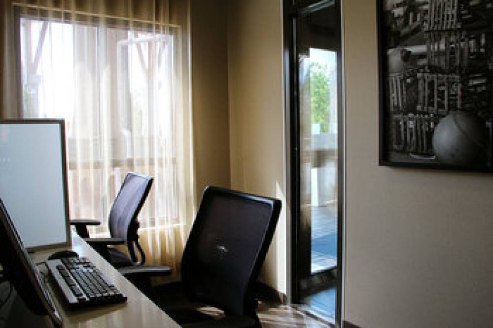 HOLIDAY INN EXP STES RIVERPORT BY I 6