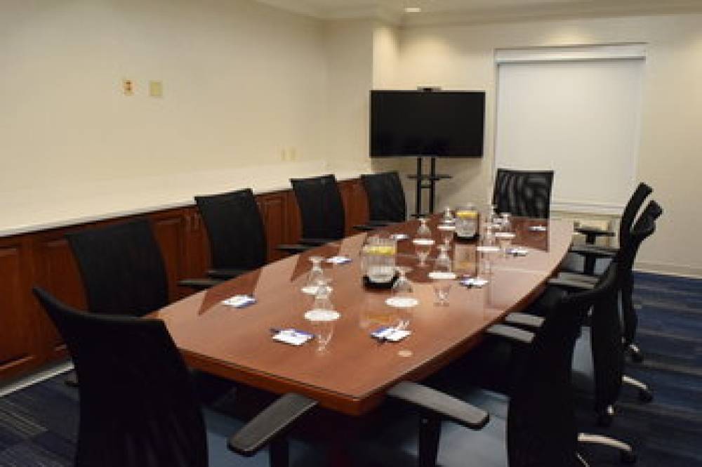 Holiday Inn Express & Suites ROCHESTER WEBSTER 8