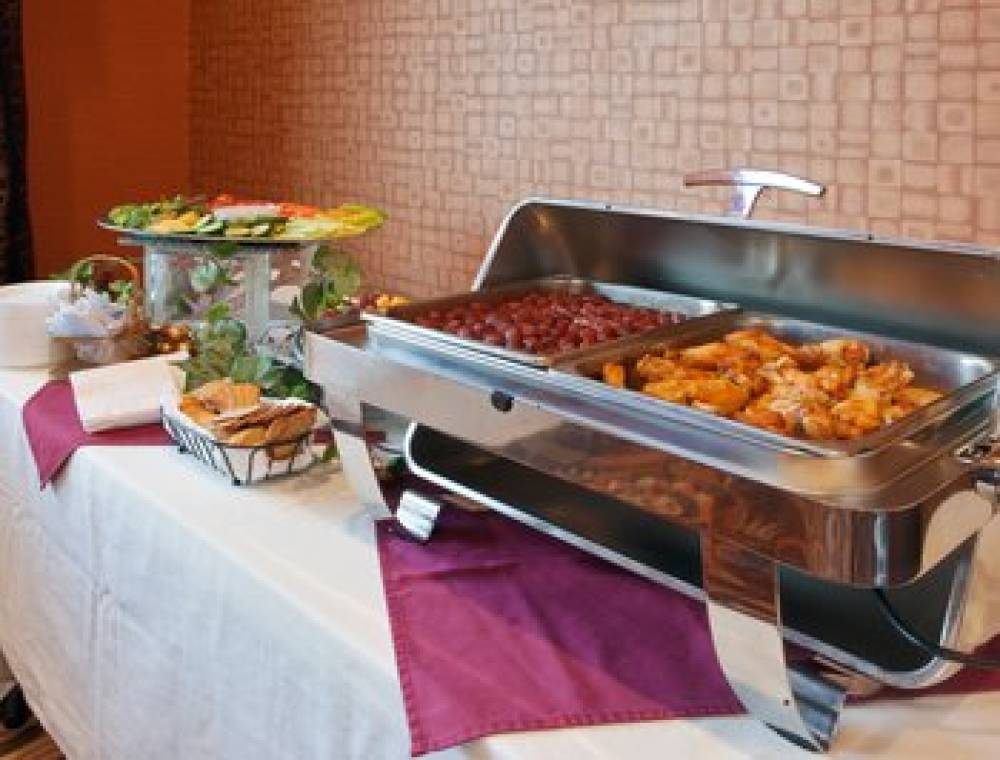 Holiday Inn Express & Suites SACRAMENTO NE CAL EXPO 9