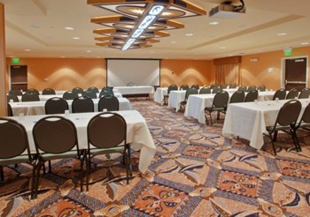 Holiday Inn Express & Suites SACRAMENTO NE CAL EXPO 8