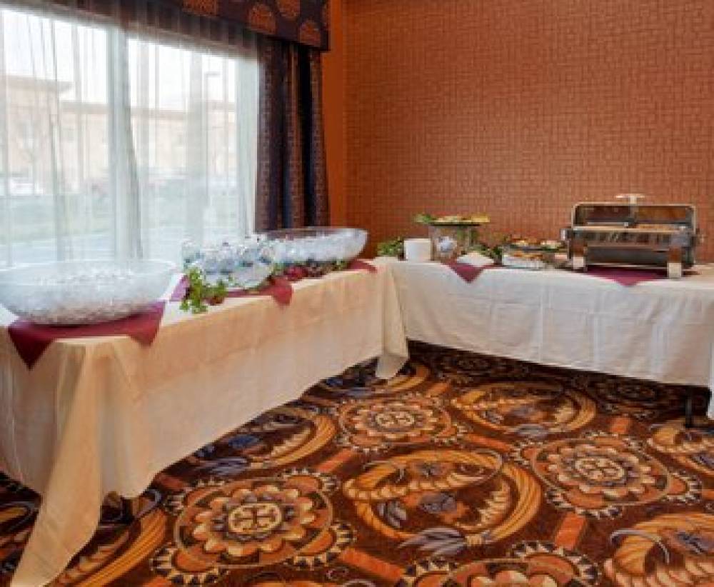 Holiday Inn Express & Suites SACRAMENTO NE CAL EXPO 5
