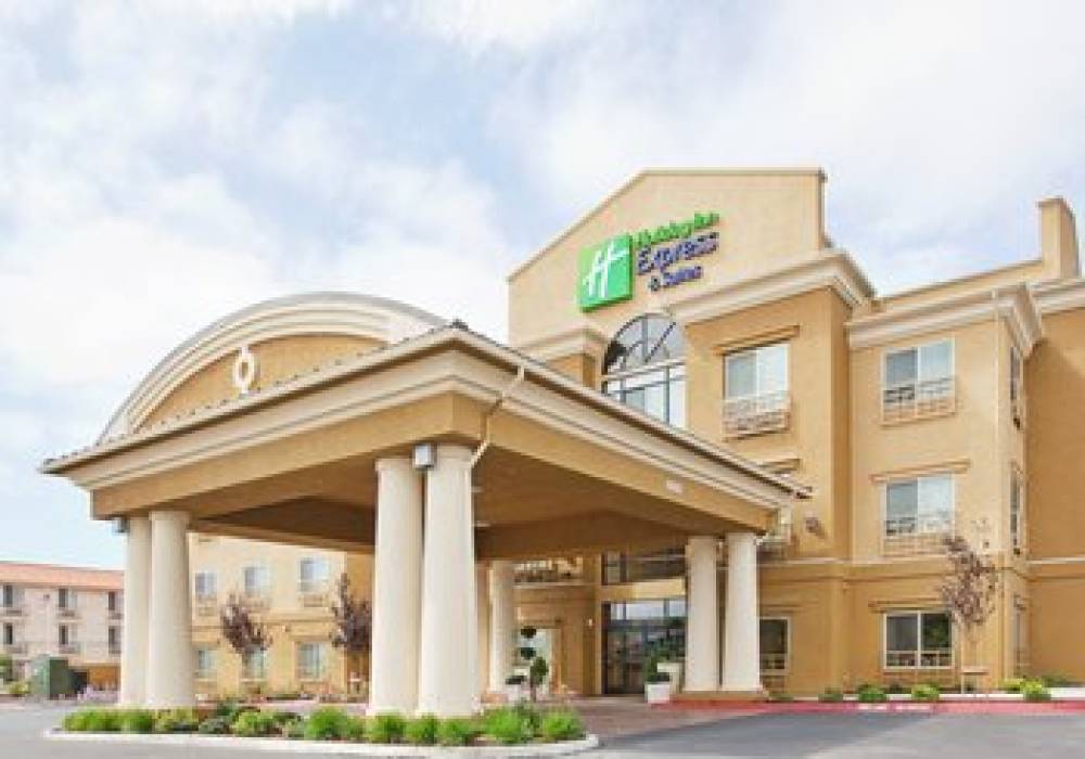 Holiday Inn Express & Suites Salinas