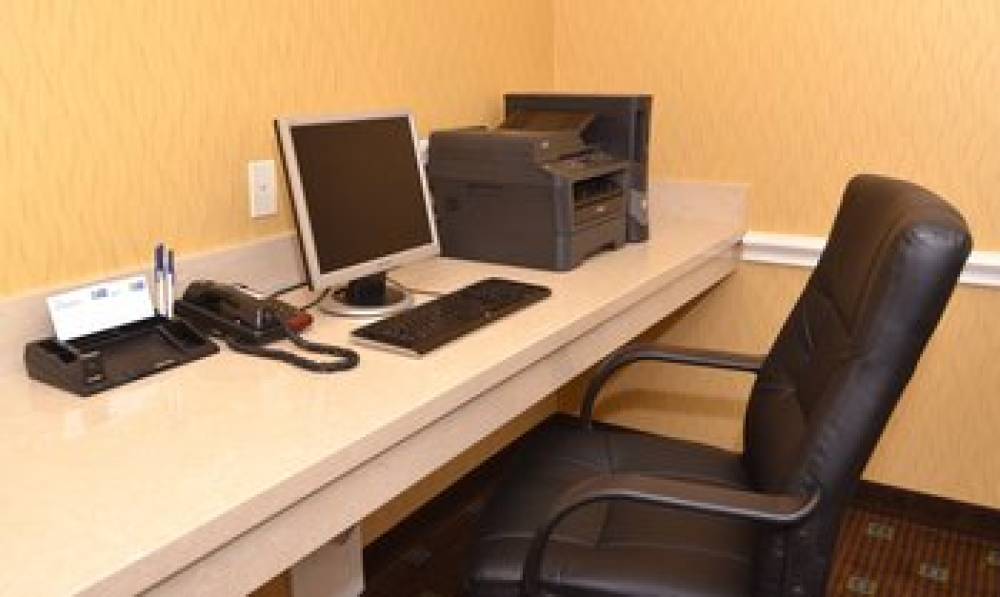 Holiday Inn Express & Suites SAN ANTONIO-AIRPORT NORTH 5