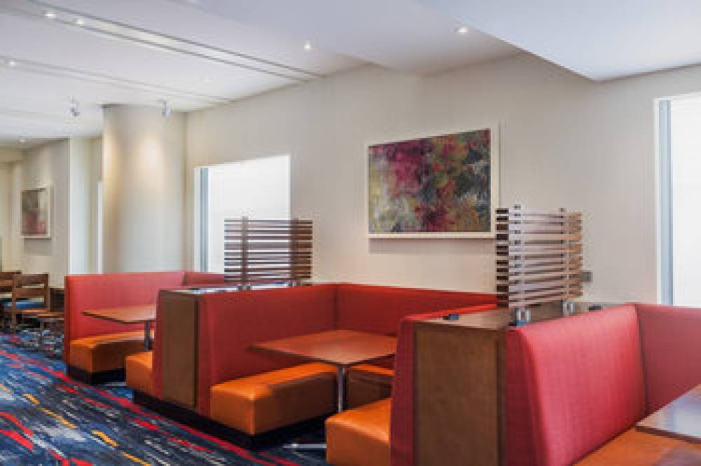 HOLIDAY INN EXPRESS & SUITES SAN FR 4