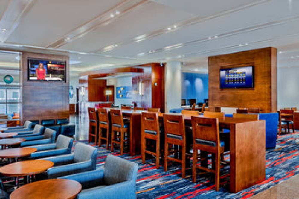 HOLIDAY INN EXPRESS & SUITES SAN FR 6