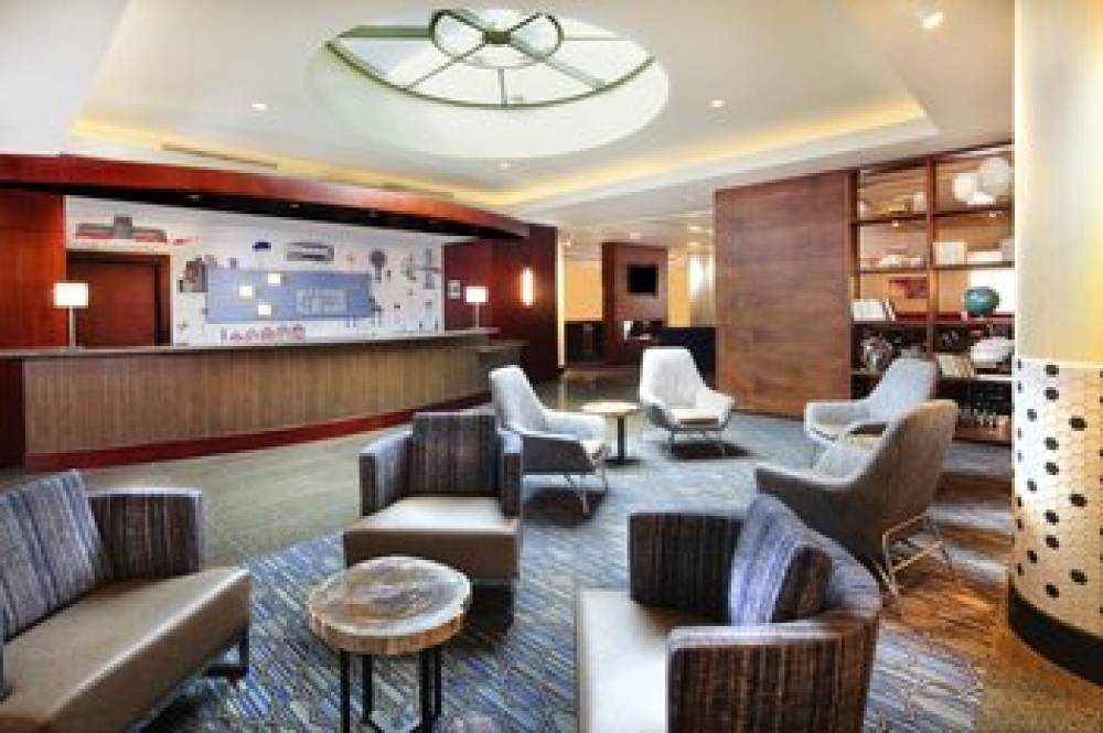 HOLIDAY INN EXPRESS & SUITES SAN FR 5