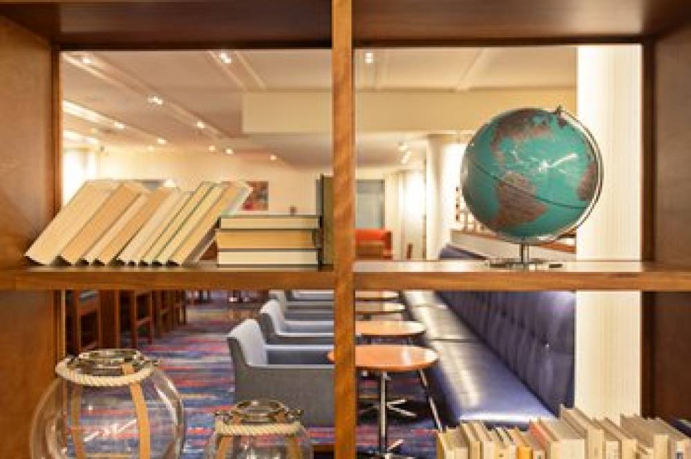 HOLIDAY INN EXPRESS & SUITES SAN FR 3
