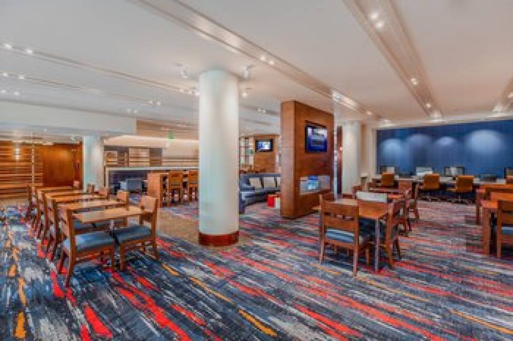 HOLIDAY INN EXPRESS & SUITES SAN FR 7