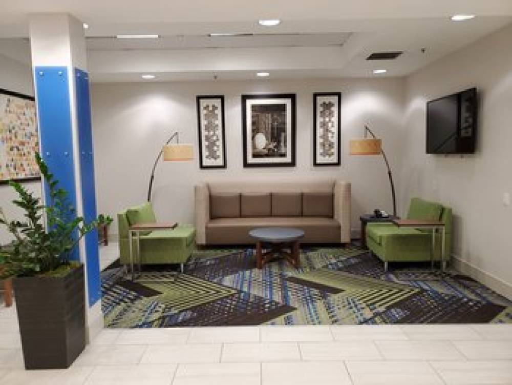 Holiday Inn Express & Suites Seattle North Lynnwood
