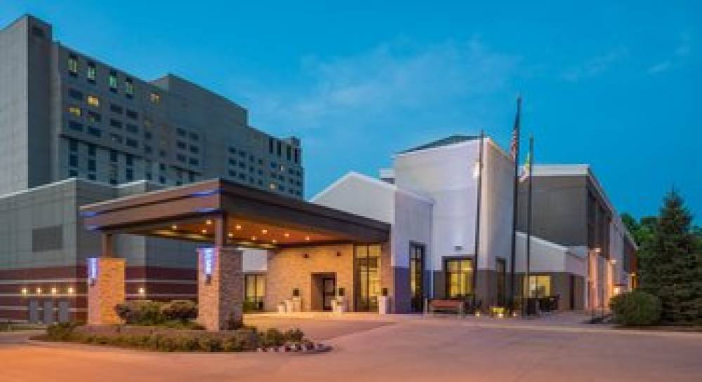 Holiday Inn Express & Suites SPRINGFIELD 1
